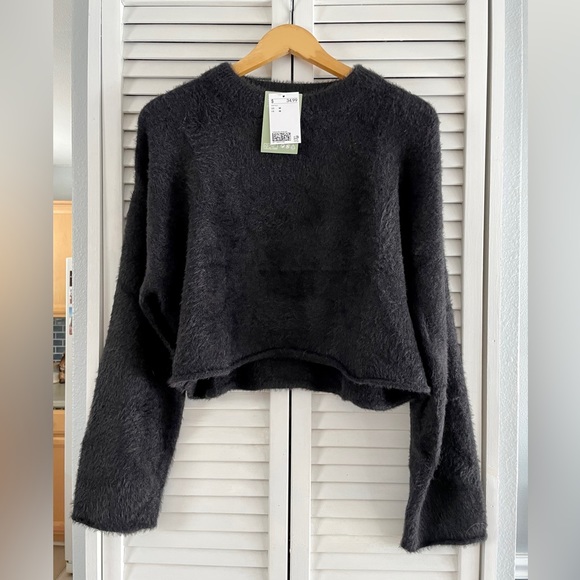 H&M Sweaters - NWT H&M Fuzzy Cropped Sweater